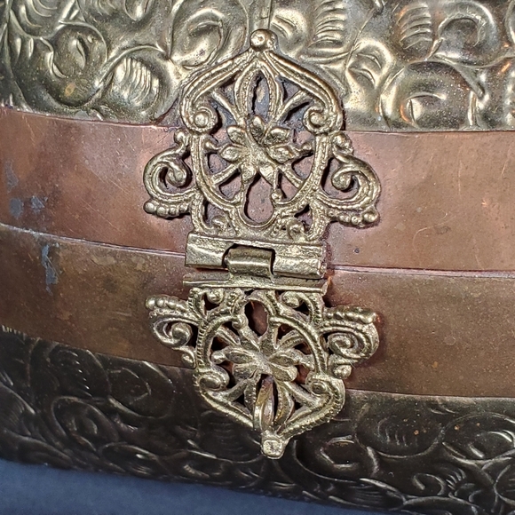 60's Brass and Copper Pillow Purse - Picture 5 of 8